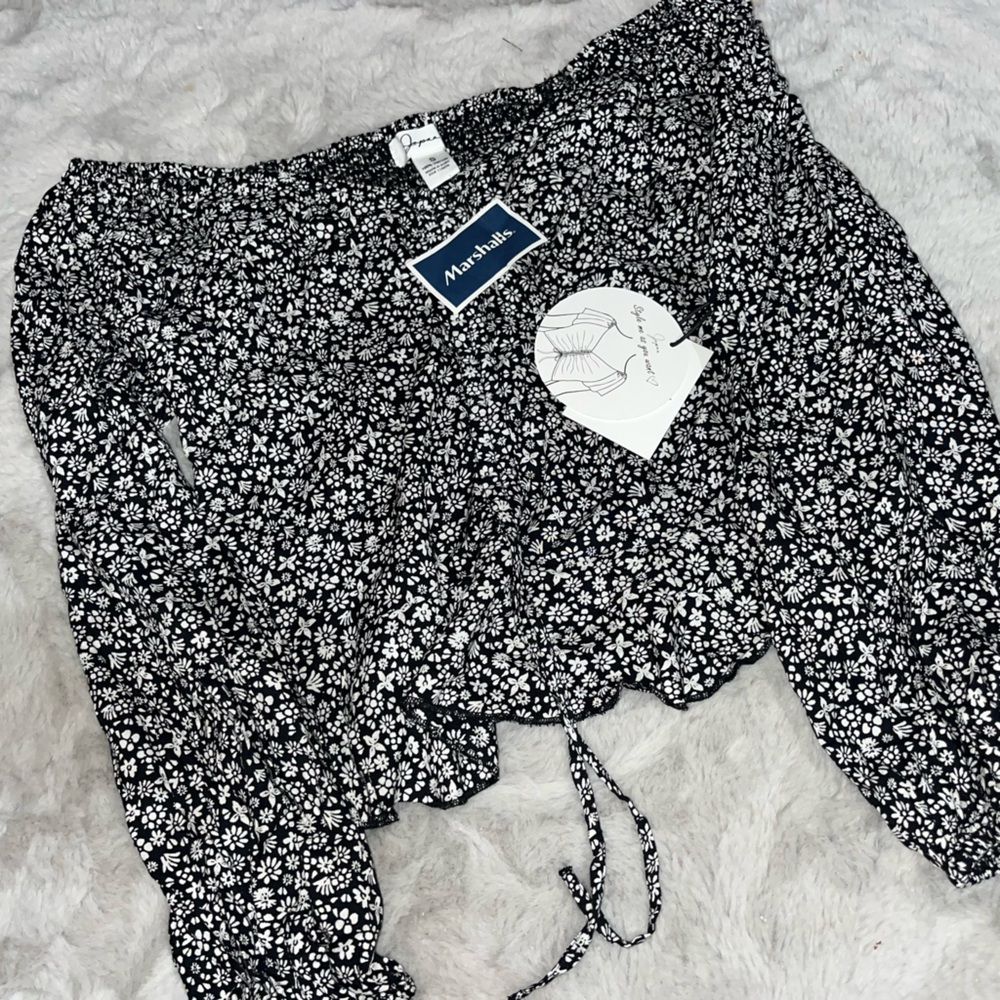 Flower Blouse - Picture 2 of 3